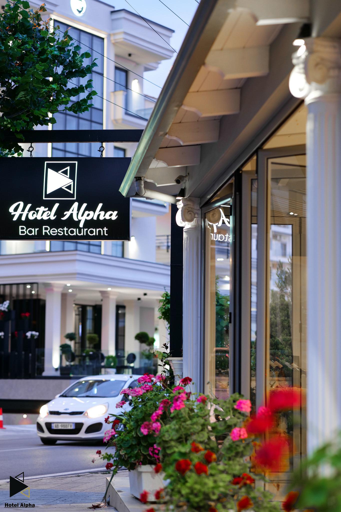 Hotel Alpha Sarandë Buitenkant foto